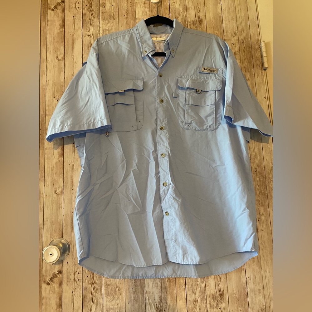 Columbia PFG Men's Medium Light Blue Short Sleeve button down Shirt Fishing